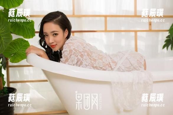 GIRLT果团网-蜜桃Q妹儿 GIRLT果团网 - 黯淡中透出的光—蜜桃Q妹儿的镂空全套图包,太有意思了吧?