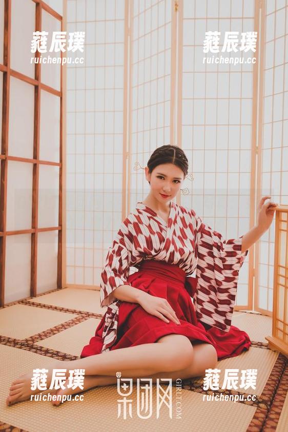 GIRLT果团网 - 裴希西的在线写真：女仆的“魔力”真让人琢磨不透