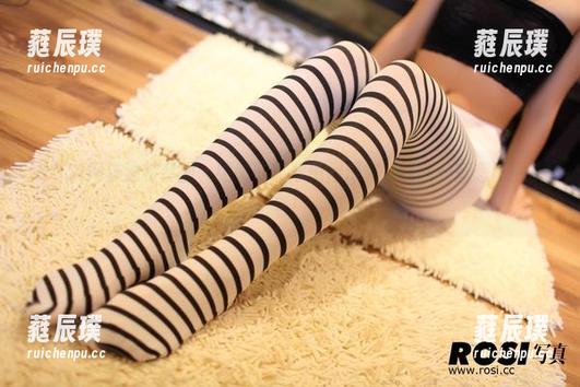 ROSI写真 ROSI网袜独特套图,细微的部分值得深究,让我一直想再回头看!