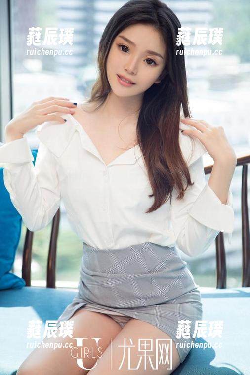 UGirls尤果网 - 张雪馨的校服图包——一场颜色与青春的无聊对决
