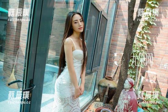 UGirls尤果网 - 王谨轩的黑色旅程：这组写真套图可不是那么简单哦
