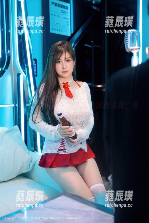 Xiuren秀人网-曦宝儿 Xiuren秀人网 - 曦宝儿之泳池涂鸦:看原图合集不怕水