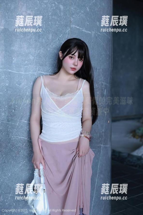 Xiuren秀人网 - 细腰与美臀的完美滋味，尽在黄乐然丰富资源中