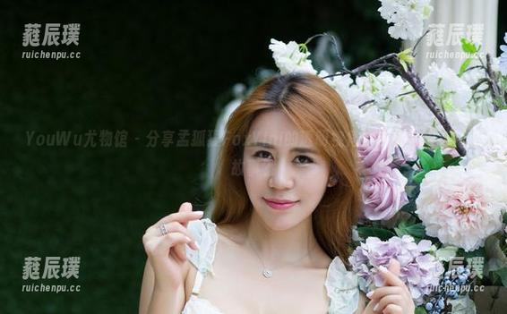 YouWu尤物馆 - 分享孟狐狸FoxYini的透明视角，合集里边有什么故事？