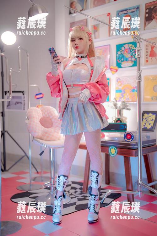 ZinieQ ZinieQ的私房制服,美图里总是藏着小心思。