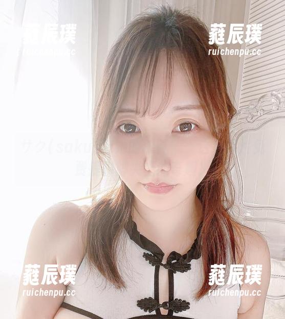 サク(saku)和她的棉袜——这组照片免费提供脚尖上的奇趣！