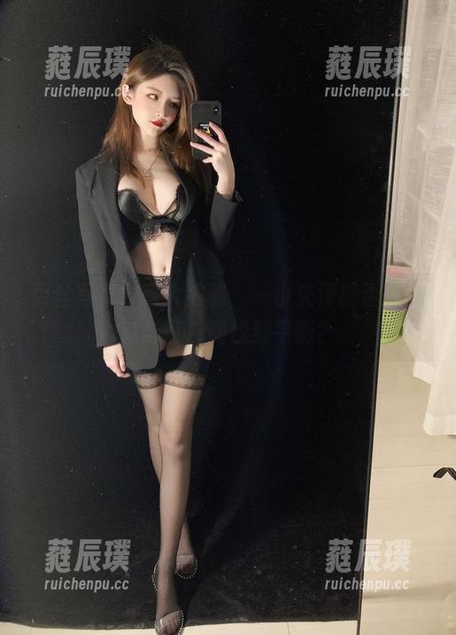 一小央泽 蕾丝写真分享大揭秘,一小央泽能否在细腻与直白间找到平衡?