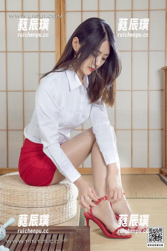 丽柜-琳达 丽柜 - 琳达穿白衬衫,连我都想给自己换身衣服的图集