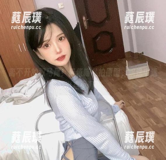 倦倦喵 离不开的双马尾!倦倦喵私拍原图,飘逸中透出点小调皮