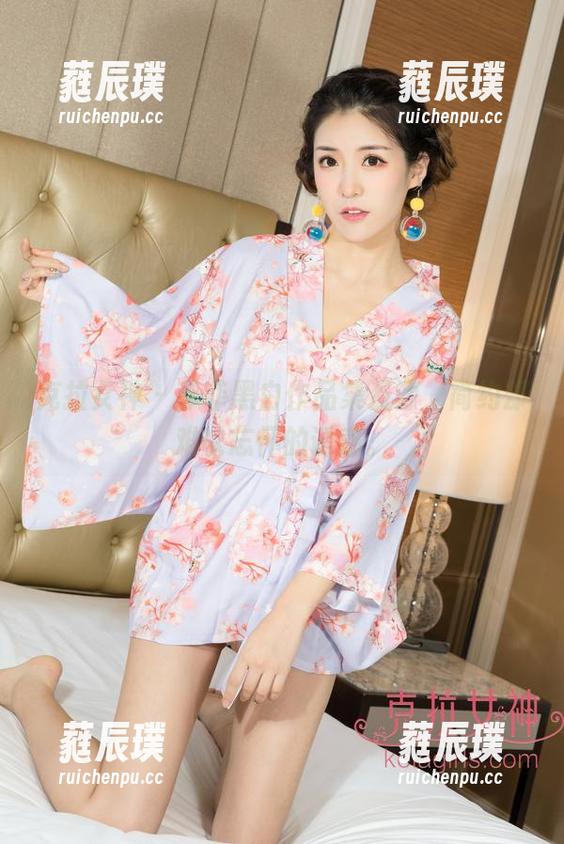克拉女神-菲菲 克拉女神 - 菲菲黑白作品集资源,简约却难以忘怀的诱惑。