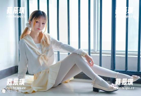 兔玩映画 兔玩映画最近的写真集:黄昏里,这白丝就是个亮点呀!
