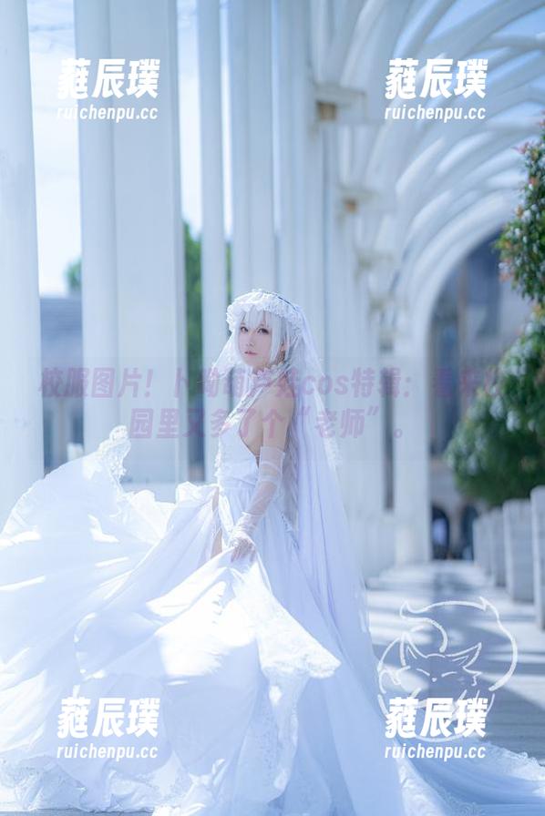 校服图片！卜呦葫芦娃cos特辑：看来校园里又多了个“老师”。