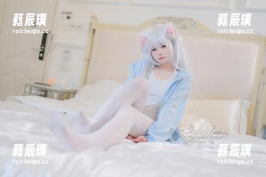 咬一口兔娘 制服自然是咬一口兔娘的“菜”,美图尽显风骚