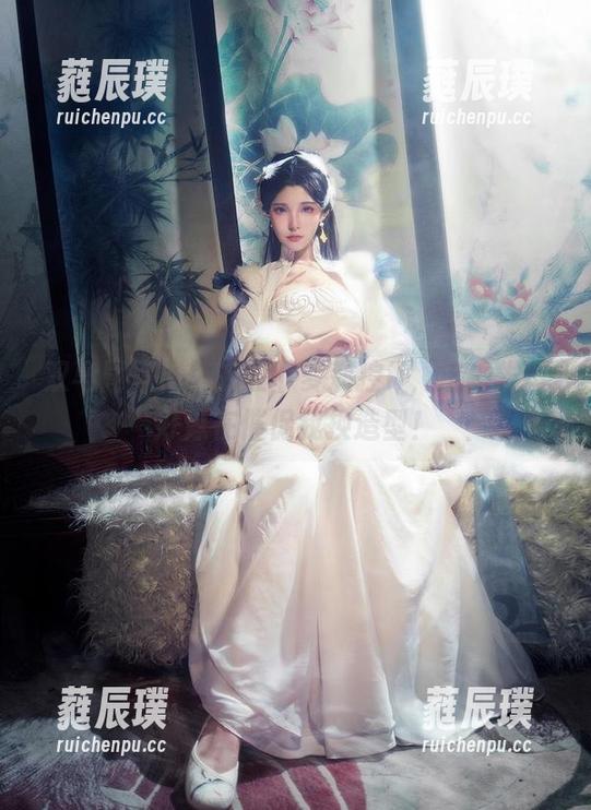 在下萝莉控ii 双马尾写真里的在下萝莉控ii,这种发型好像在催促我换造型!