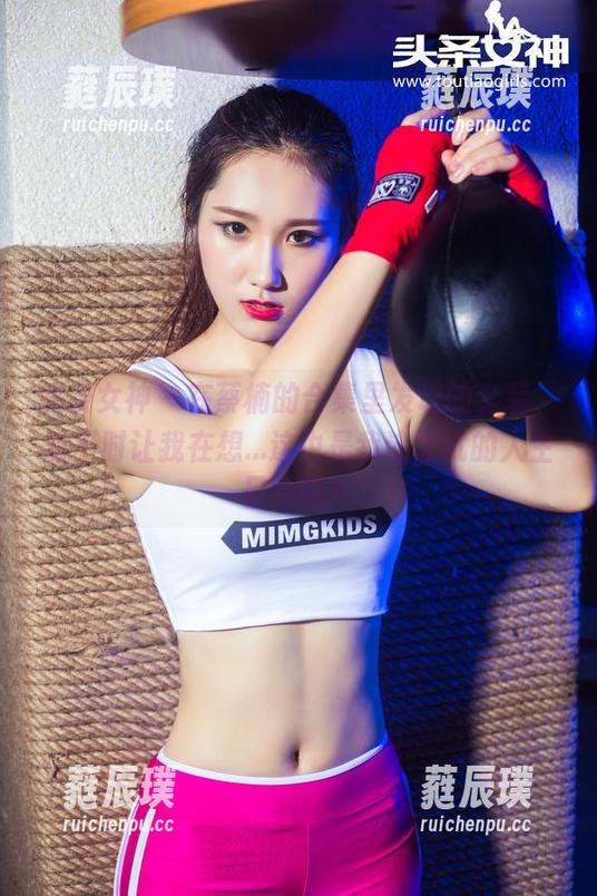 头条女神-蔡楠 头条女神 - 在蔡楠的合集里发现的套装,时不时让我在想...这也是我该尝试的人生目标吗?