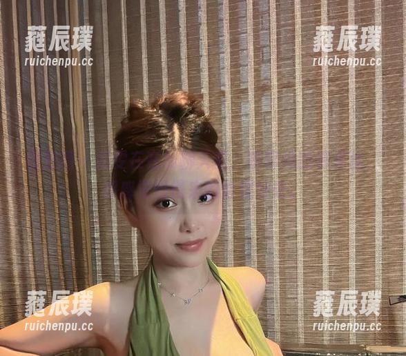 奶雯 微密圈 - 奶雯在在线聊天室:聊聊她的裤里丝,那感觉慢慢来的恰到好处。