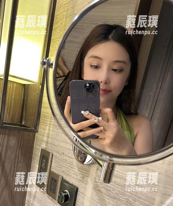 奶雯 微密圈 - 看了奶雯这黑皮裙全套写真,额,身材、气质都是一绝,就是...