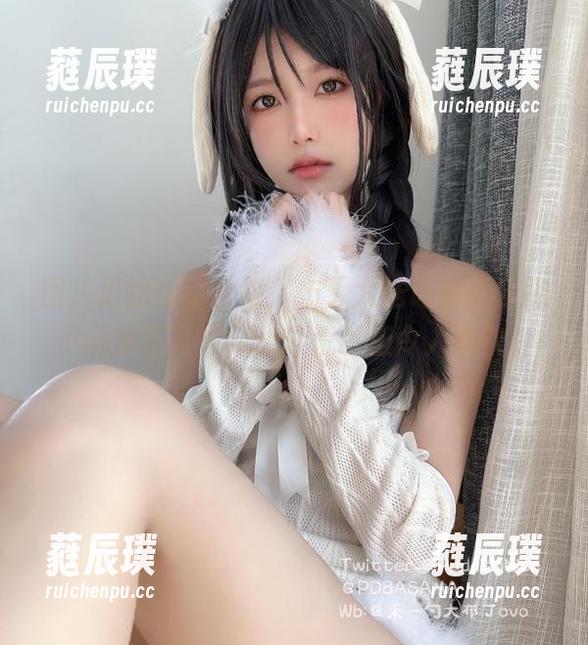 图片里的运动合集，布丁大法让我想让袜子也参与其中，十分荒诞但令人愉快。