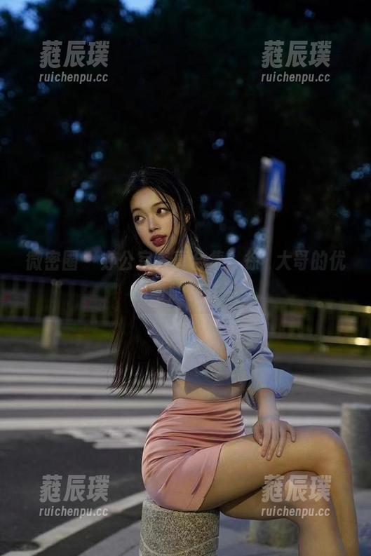 徐珺大哥 微密圈 - 办公室写真合集,徐珺大哥的优雅与随性并存