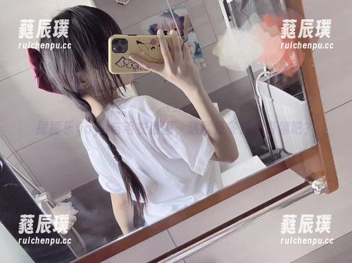 摇摇乐yoyo 摇摇乐yoyo与毛衣原图,这就是冬日的肖像吧?