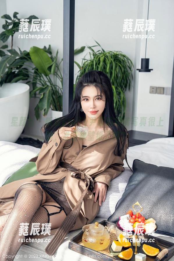 星颜社 - 听说Emily尹菲的短裤写真很上镜，准备换壁纸了咩？
