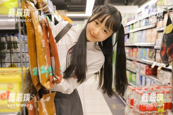 木绵绵OwO 她(SHE)-皆-制服妹抖,在线写真里的木绵绵OwO,你又再次来捣乱了