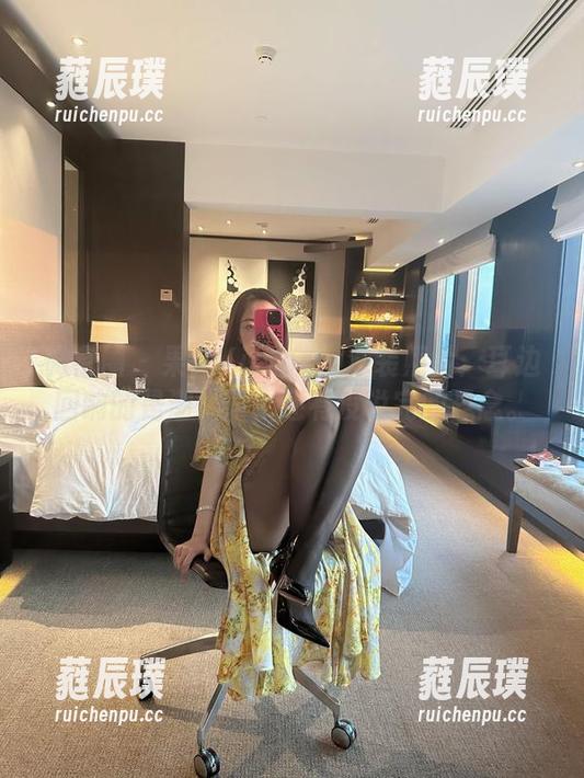 果儿Victoria 微密圈 - 果儿Victoria泳装照片:耳边回响的是潮水声,还有没说完的悬念。