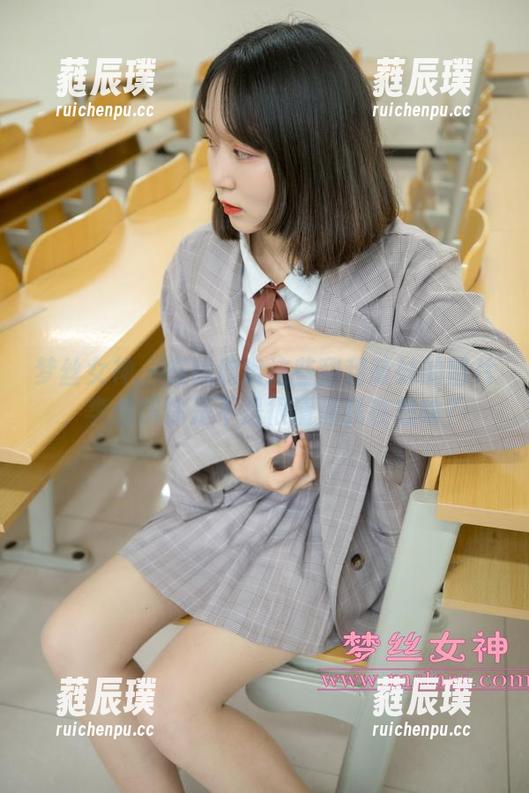 梦丝女神 - 在线欣赏这些甜甜萌妹的图片，李佳琪你是不是很清楚我在想啥？