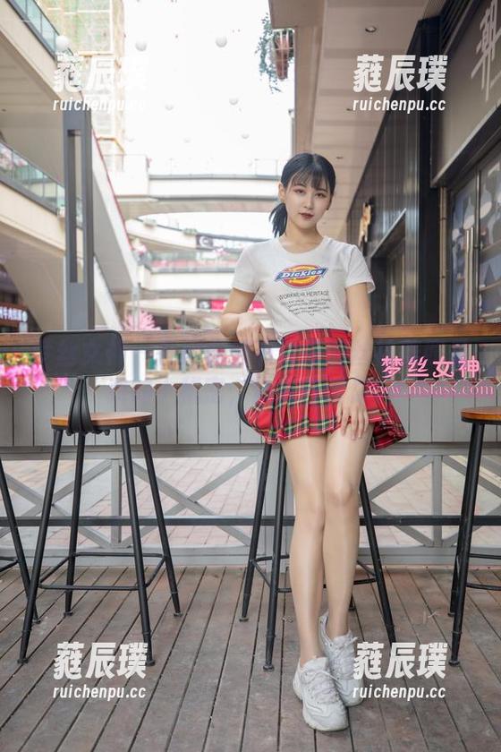 梦丝女神-雪馨 梦丝女神 - 在网盘拥有雪馨的丝袜美照是我的小秘密,偷偷告诉你。