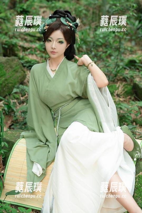 玉汇yuuhui 这私拍都在展示什么?玉汇yuuhui的初音黑兔套图就是这样让我百变脑洞大开的。