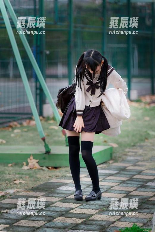 哇，神乐坂真冬的水手服套图玩得真挺不过的，黑白和透明竟还能有如此魔力！