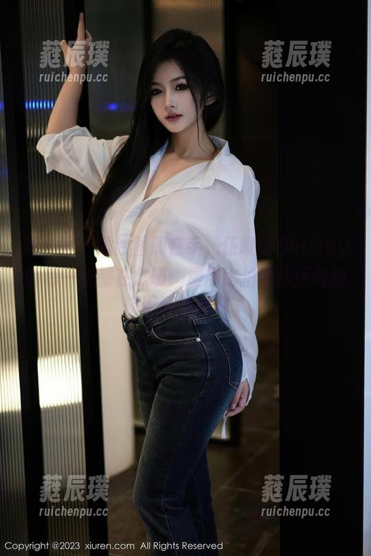 秀人网-伍晓丽Shirley 秀人网 - 婚纱图册在手,伍晓丽Shirley的每一张都在念叨:费用比拍婚纱还高的搭配和创意呢。