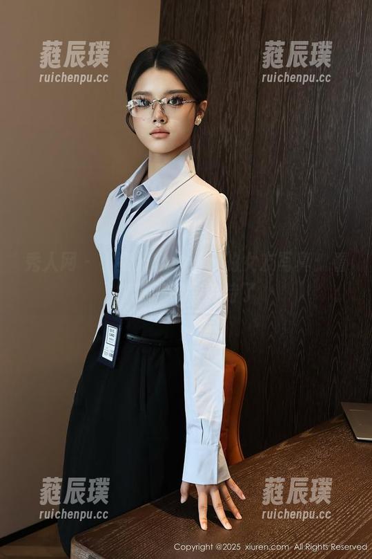 秀人网 - 小蛮妖Yummy的女友写真：看得我都想写首诗了