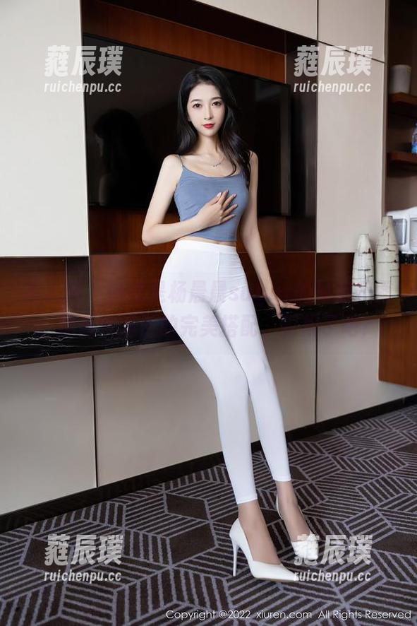 秀人网-杨晨晨sugar 秀人网 - 这就是杨晨晨sugar的私房美图,黑丝与翘臀的完美搭配,犯规了吧?