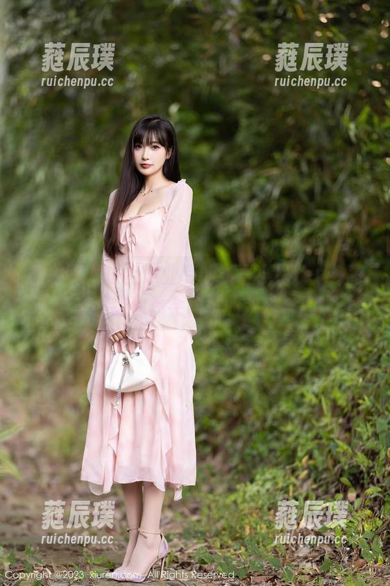 秀人网-柒喜小baby 秀人网 - 披上职业装的柒喜小baby,高清套图让你体会职场的欢乐与尴尬