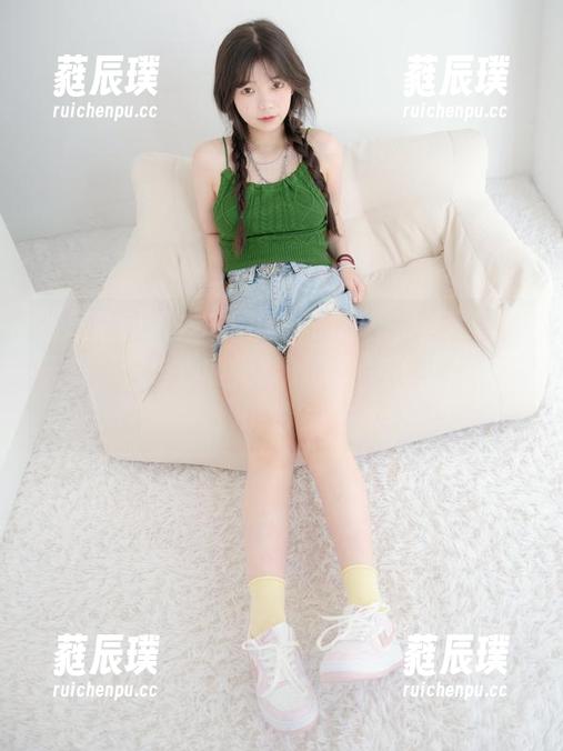 紧急企划-一只喵喵梓 紧急企划 - 一只喵喵梓的旗袍黑丝写真,天哪,这边角的光影…你确定不是在和我调情?