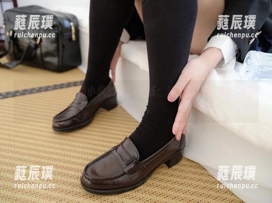 紧急企划 - 空姐小枫的云端职场：这里有让你惊艳的壁纸美图。