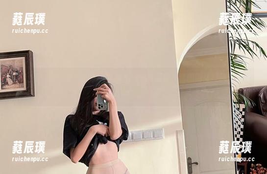 微密圈 - 纪念小小v的JK，原图细节太逼真，套图则让我脑洞大开！