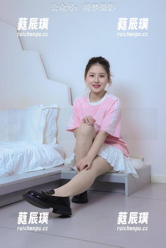 绮梦摄影-莹莹 绮梦摄影 - 莹莹在天台上在线,图集内容嘛,嘿嘿