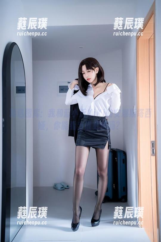 蓝小沂KiKi 精选图库:我和蓝小沂KiKi的安娜斯塔西娅,你能看出谁更像吗?