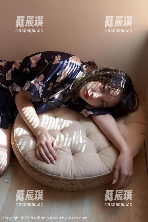 蜜桃社 - 又是Rola又一轮的圣诞美图更新，是因为太冷了还是想着要给我们点什么呢？