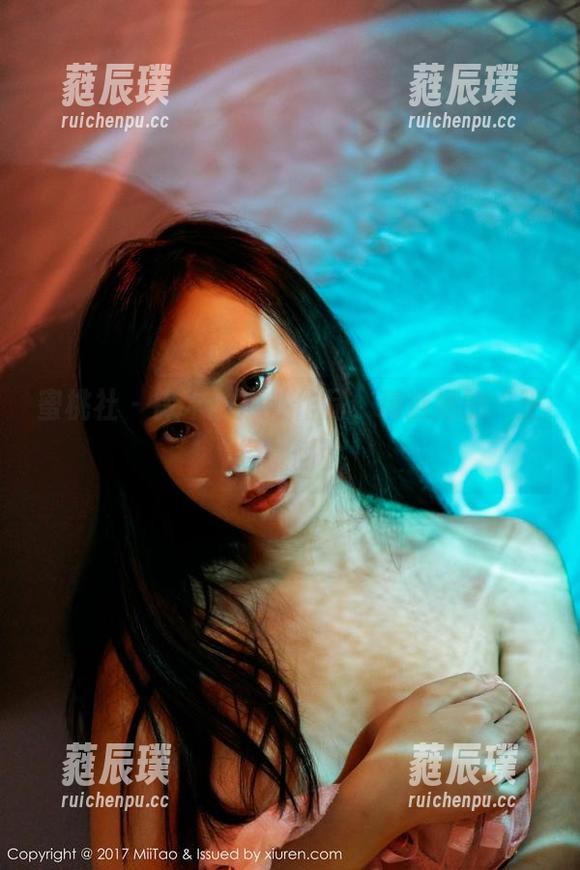 蜜桃社 - 铃木的户外作品，精选她的“正经”侧脸
