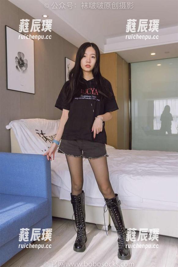 袜啵啵-奶油 袜啵啵 - 合集中的奶油和她的厚白丝大腿袜,原图几乎让我想写一篇报告。
