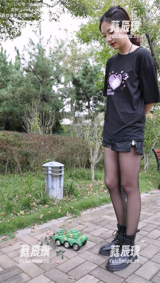 袜啵啵 - 小沫的裸足美图，全是花絮的意外乐趣