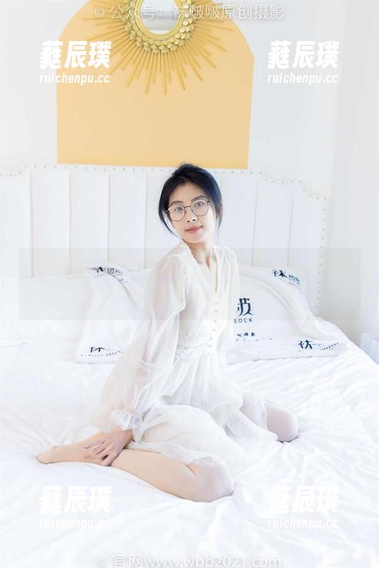 袜啵啵-小甜豆 袜啵啵 - 你见过小甜豆的原图吗?油亮蓝丝,脚尖微加固,福利随你拿~