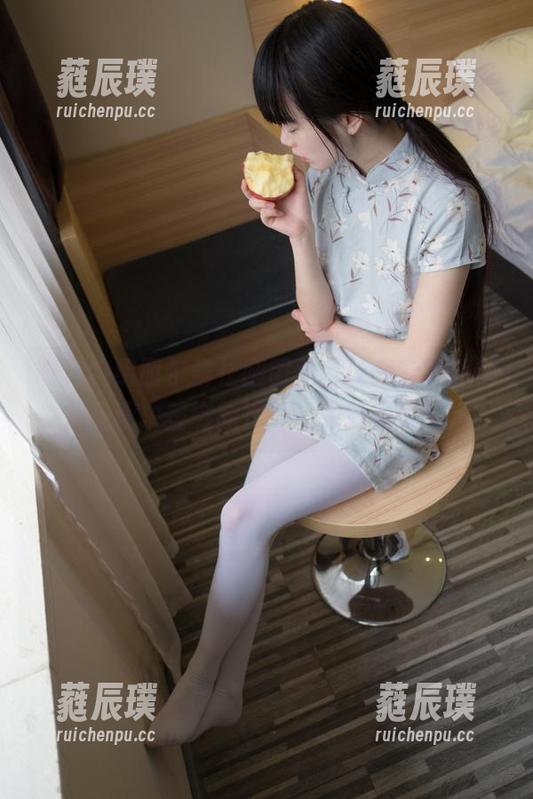 西尔酱 喔,这组西尔酱长腿图集,让我有种想悄悄请求签名的冲动,太好看了!