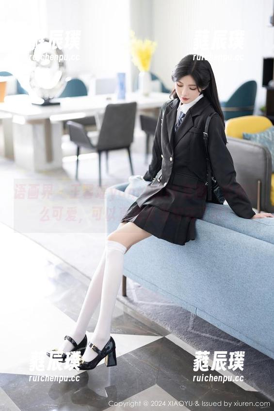 语画界-王馨瑶yanni 语画界 - 王馨瑶yanni的JK套图,穿得这么可爱,可以直接去当校花了吧!