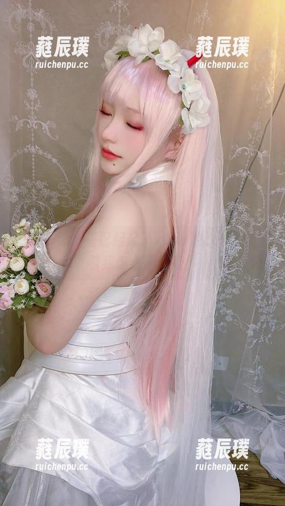 起起子vvvv 一池子泳衣搭配起起子vvvv的cos合集,看我怎么摆姿势!