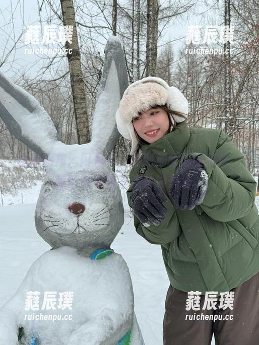 精选图集：闪月半，看到加藤惠的装扮，我的脑海里充满各种想法。