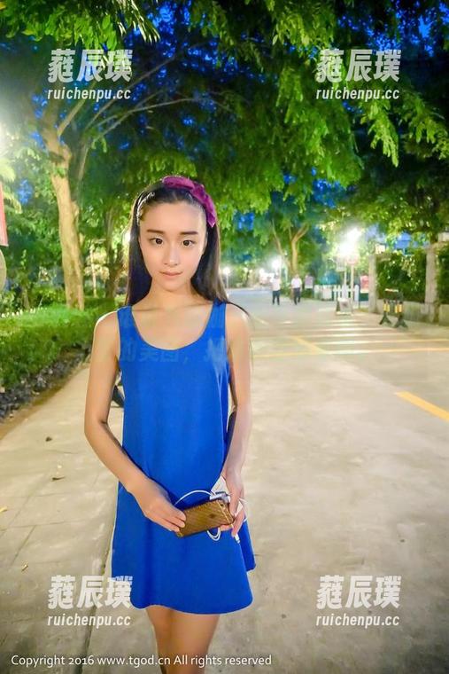 青豆客-杨上萱 青豆客 - 谁说秀瑜伽只能平静如水?看杨上萱的美图,把瑜伽变得有趣。